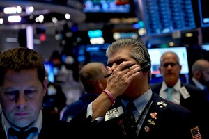 Nga công nhận độc lập cho 2 vùng ly khai ở Ukraine, chứng khoán rung chuyển